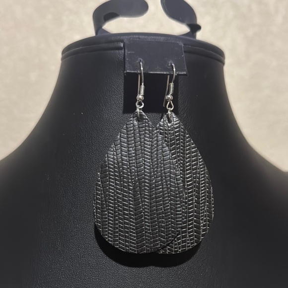 3/$12 Paparazzi Black Leather Earrings - Picture 1 of 3